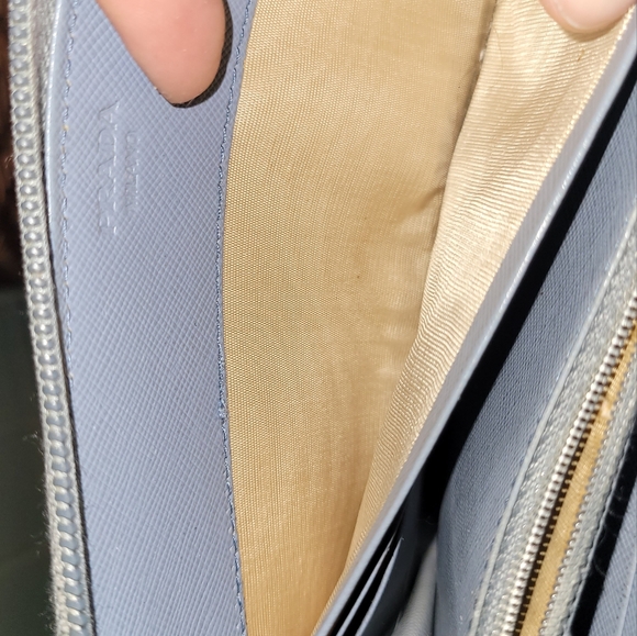 Prada saffiano leather wallet - Picture 8 of 9